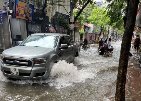 75 tuyến phố Hà Nội có thể ngập trong 3 giờ tới, tập trung quận Hoàn Kiếm và Thanh Xuân