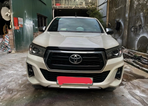 Giật mình với mức giá rao bán của Toyota Hilux 2020 2 cầu sau 4 năm lăn bánh