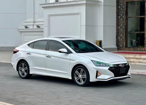 Bất ngờ với mức giá rao bán của Hyundai Elantra Sport 2019 sau 5 năm lăn bánh