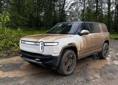 Rivian R1T - Bán tải điện vẫn chạy tốt sau khi bị lũ cuốn trôi hơn 100 dặm