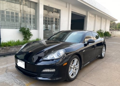 Porsche Panamera 2011 rao bán rẻ ngỡ ngàng sau 13 năm lăn bánh