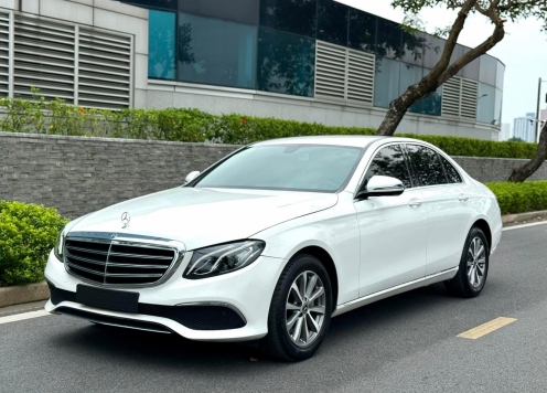 Bất ngờ với mức giá rao bán của Mercedes E200 sau 5 năm lăn bánh trên sàn xe cũ