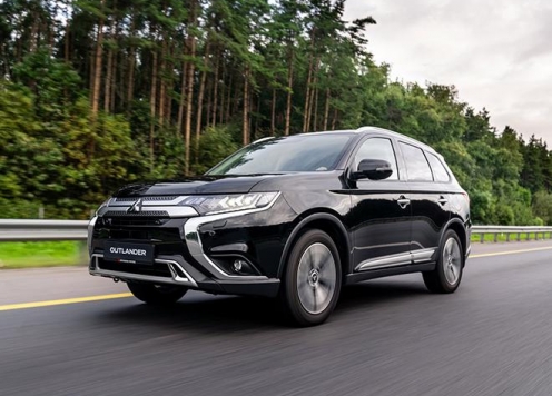 Mitsubishi Outlander 2021 rao bán hấp dẫn sau 3 năm lăn bánh