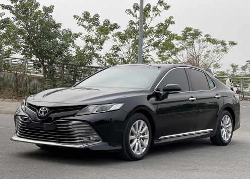 Toyota Camry 2020 rao bán ngang xe hạng C sau 4 năm lăn bánh