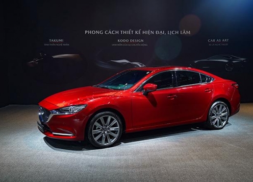 Mazda6 bám sát Toyota Camry trong cuộc đua phân khúc sedan hạng D