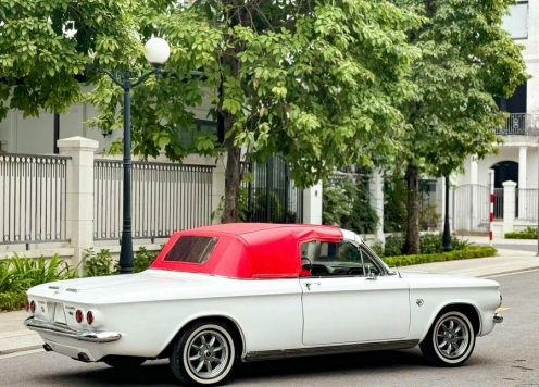 Huyền thoại của thập niên 60 Chevrolet Corvair Convertible 1962 rao bán với mức giá đáng chú ý