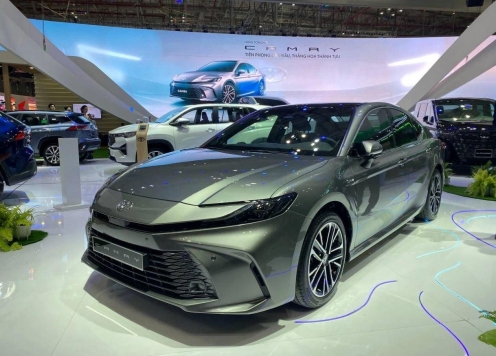 Toyota Camry 2025 siêu lướt, tâm điểm chú ý trên thị trường xe cũ