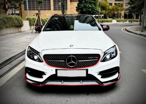 Mercedes-Benz C300 AMG 2016 độ C63 đang được rao bán hấp dẫn trên sàn xe cũ