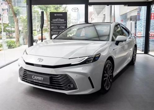 Toyota Camry 2.0Q 2025 chưa kịp ra biển số đã lên sàn xe cũ với giá hấp dẫn