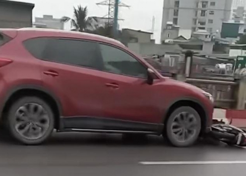 Triệu tập tài xế Mazda CX-5 kéo lê xe máy sau tai nạn trên cầu Vĩnh Tuy