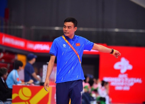 HLV tuyển Việt Nam lọt top 4 HLV xuất sắc nhất thế giới