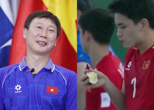 HLV Kim Sang Sik lên tiếng về khoảnh khắc Đình Bắc gây sốt