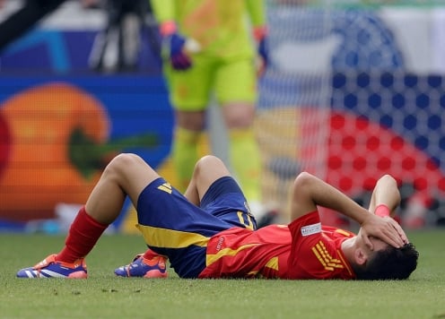 Vừa thắng Đức, Tây Ban Nha nhận tin không thể buồn hơn