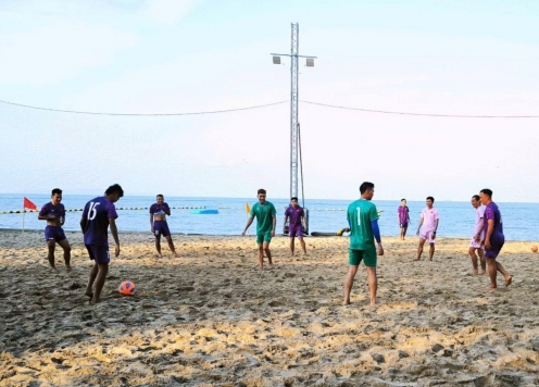 Tuyển Việt Nam bước vào buổi tập đầu tiên ở Thái Lan