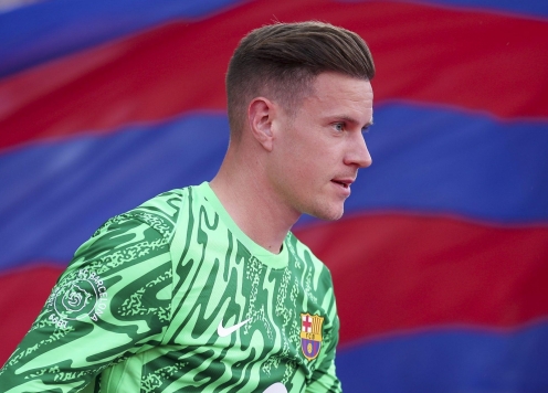 Đội trưởng Barcelona đòi lại suất bắt chính từ Szczesny