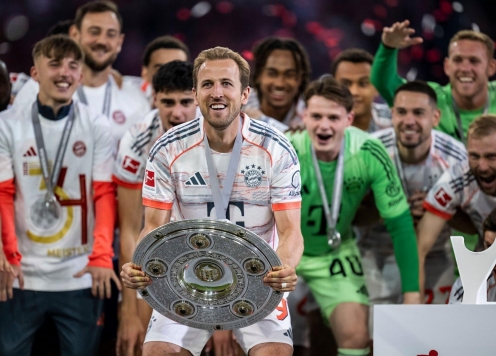 Kane ghi bàn trong ngày chính thức nâng đĩa bạc Bundesliga