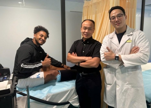 Tổng thư ký VFF đến bệnh viện thăm Xuân Son