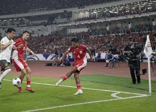 HLV Kluivert bất ngờ trao số 6 của ĐT Indonesia cho Beckham