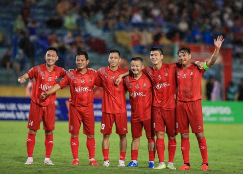 Việt Nam All Stars ngược dòng ấn tượng, đánh bại Huyền thoại MU