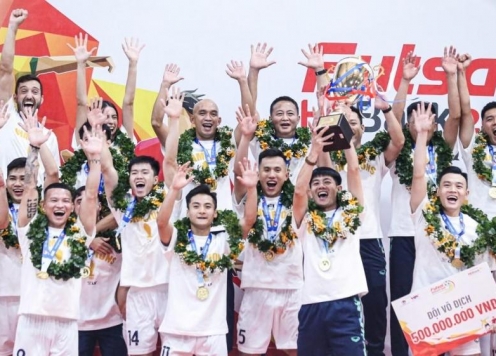 Chủ tịch VFF chúc mừng Thái Sơn Nam vô địch lần thứ 14