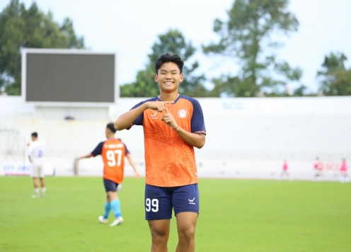 Con trai Quang Hải ghi bàn trước ngay sang Brazil thi đấu