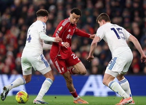 Hòa thất vọng Leeds, Liverpool có khả năng mất top 4