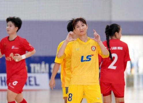 Thùy Trang, Tuyết Dung cùng ghi bàn khi đối đầu ở sân futsal
