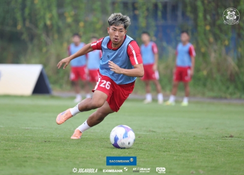 Việt kiều cực hiếm gây sốt trong buổi tập đầu tiên ở Việt Nam