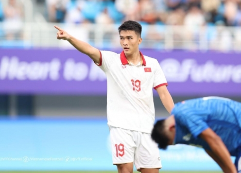 Vừa bị FIFA phạt, đội Việt Nam lại mất thêm tiền đạo hàng đầu