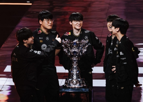 SKT đưa ra thông báo quan trọng, ngầm ám chỉ điều fan T1 nào cũng mong muốn