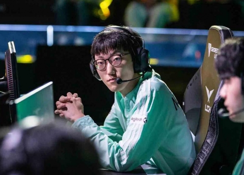 Cựu vương CKTG 2020 đang code game thay thế LMHT