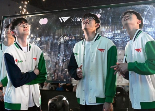 Về tới Hàn Quốc, siêu sao T1 vẫn vương vấn ẩm thực Việt Nam