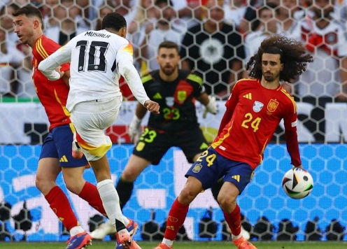 Cucurella: 'Tôi sợ tè ra quần khi để bóng chạm tay tại Euro 2024'