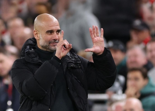 Pep giơ 6 ngón tay mỉa mai fan Liverpool, bị đáp trả cay đắng