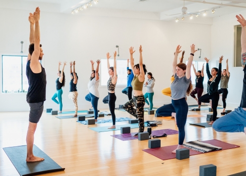 Lớp học yoga Hà Nội uy tín, giá siêu rẻ cho một lộ trình