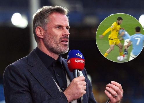 Carragher bất bình khi sao Man City bị vào bóng thô bạo