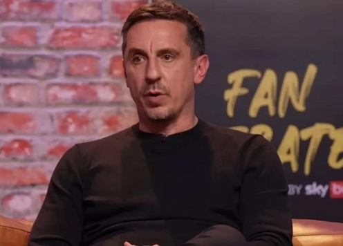 Gary Neville chỉ trích Real Madrid vì Arnold