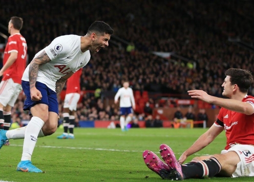 Harry Maguire và Cristian Romero va chạm sau trận chung kết Europa League