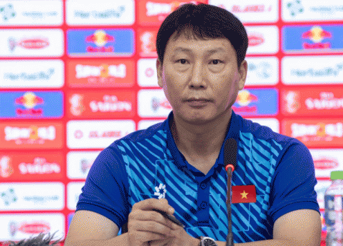 HLV Kim Sang Sik và 'nước cờ táo bạo' cho hàng công tuyển Việt Nam