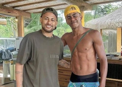 Lamine Yamal tụ tập cùng Neymar, CĐM lập tức lên tiếng cảnh báo