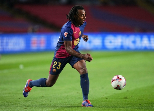 Barcelona đưa ra quyết định quan trọng với trụ cột