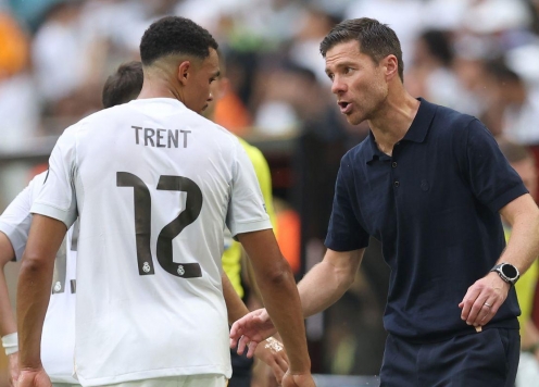 Thống kê bất ngờ của Alexander-Arnold khiến Xabi Alonso lo lắng