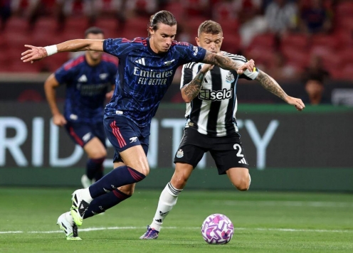 Arsenal lại đón tin dữ từ hàng thủ