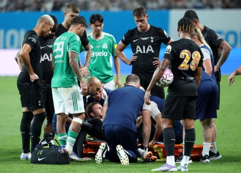 Trụ cột rời sân đau đớn, Tottenham đối mặt ác mộng đầu mùa