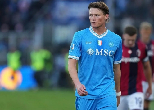 Scott McTominay gặp sự cố máy bay tại Ý