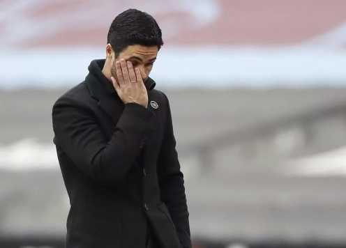 Arsenal tiếp tục gặp ác mộng ở hàng thủ