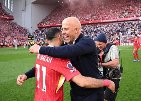 Arne Slot tâng bốc Salah, tiết lộ tương lai 'Vua Ai Cập'