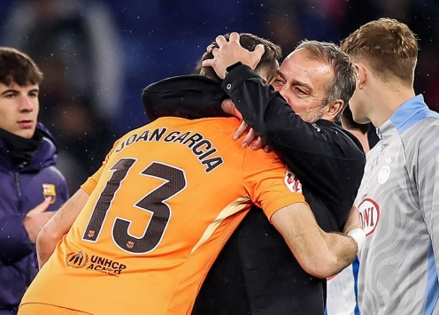 Flick nói rõ 2 yếu tố quan trọng giúp Barcelona thắng Espanyol