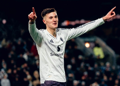 Benjamin Sesko lập cú đúp vẫn bị chê 'không đủ giỏi để chơi cho MU'