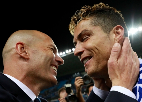 HLV Zidane có bến đỗ hùng mạnh, là CLB ước mơ của Ronaldo